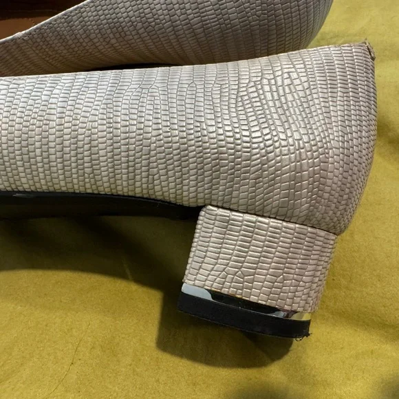 Cream Textured Flats with Rounded Toe - Picture 6 of 8